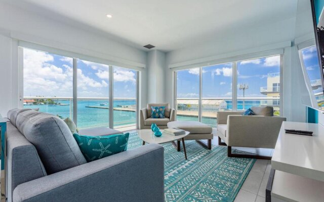 HH-2BS317 - Magnificent Corner Unit with all the Views