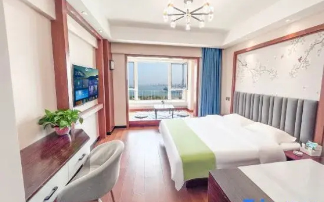 Muhai Lvsu Seaview Apartment (Development Zone Shibeiwan Water Park Branch)