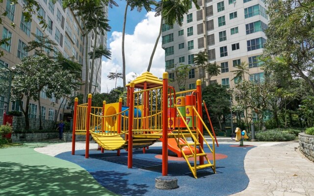 Big and Cozy Gandaria Heights 3BR Apartment with Direct Access to Mall