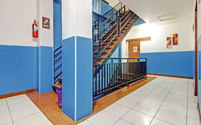 RedDoorz near Mall Of Indonesia