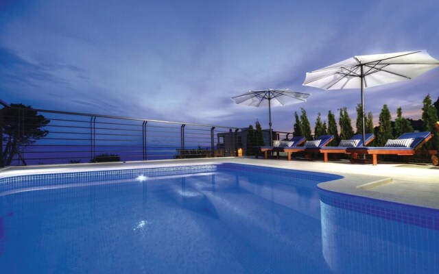 Awesome Home in Makarska With Wifi and 4 Bedrooms