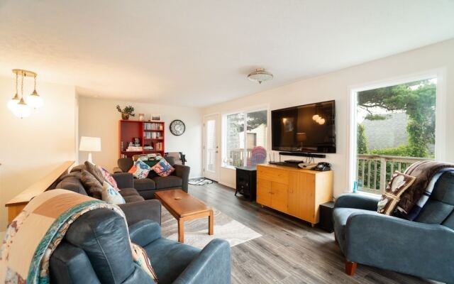 The Lakeside Caboose 3 Bedroom Home