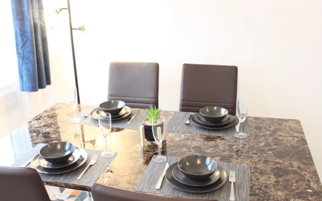 6guests-parking-nearstansted-accessible