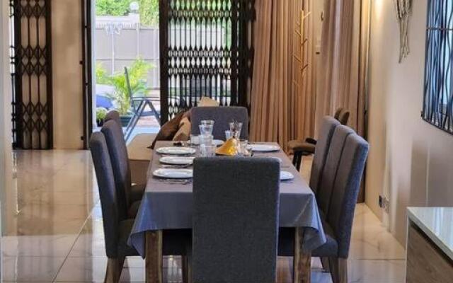 luxury cheerful 4 bedrooms villa in Calodyne