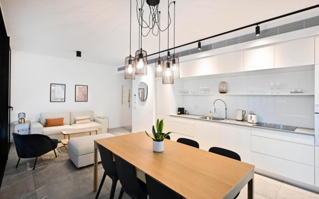 Stylish 1BR in Ben Yehuda 73 by HolyGuest