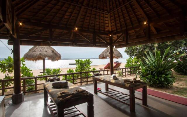 Peninsula Bay Resort