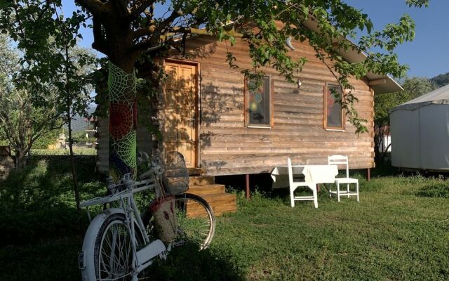 Yol Glamping Hotel Retreat Center