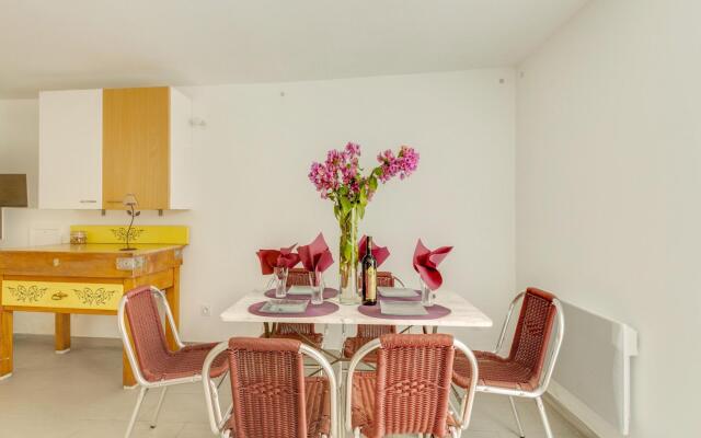 Comfortable Holiday Home in Montouliers near Bize Minervois