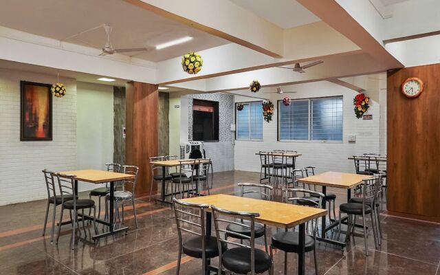 OYO 19530 SilverKey Vishrantwadi