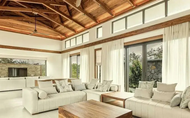 Jacaranda Luxury Villas by Maritim