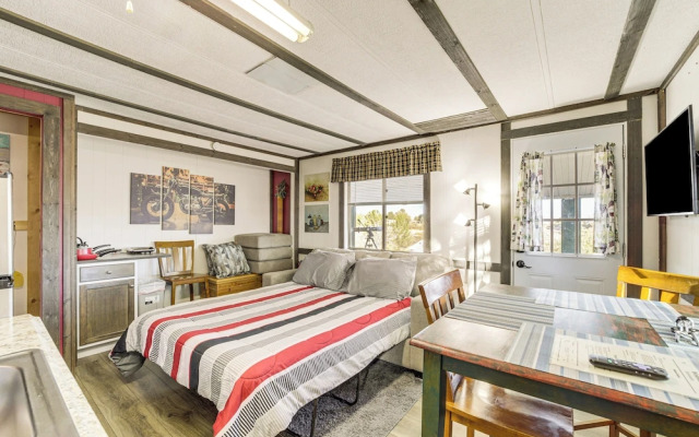 6 Mi to Old Town, Panoramic Views: Cottonwood Gem!