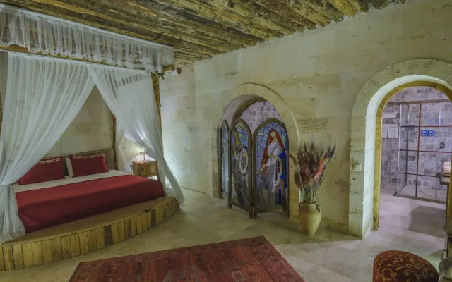 Kalsedon Cave Suites