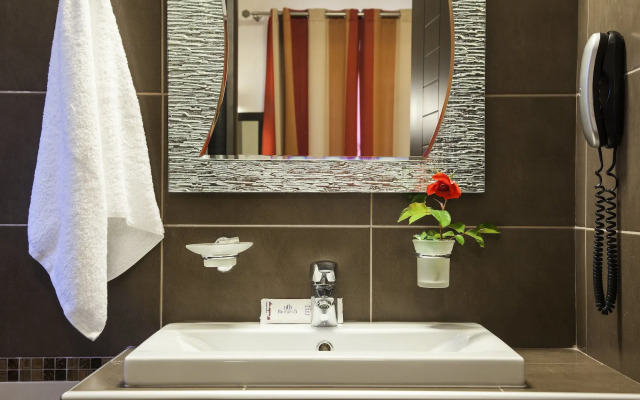 Meteoritis Hotel