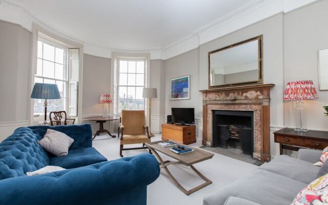 Central, Spacious 3BR Edinburgh Flat For 6