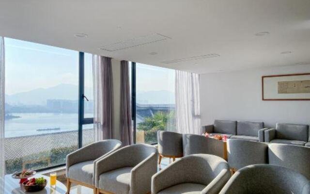 Riverside Garden Holiday Hotel