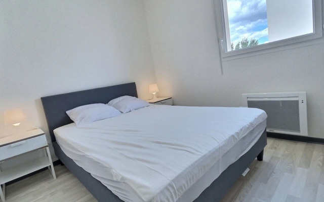 Pleasant Maisonette With Terrace Near the sea