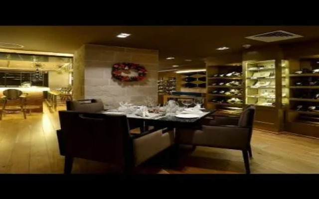Edenpark New Delhi (Qutab Hotel)