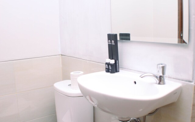 Well Furnished And Comfy Studio At Transpark Juanda Apartment