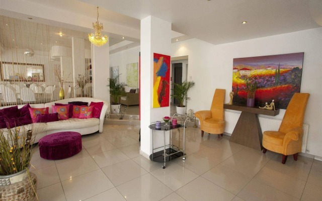 The Palms Hotel Apartments
