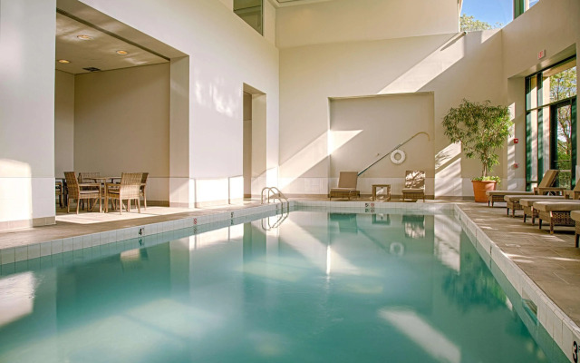 Embassy Suites by Hilton Chicago O'Hare Rosemont
