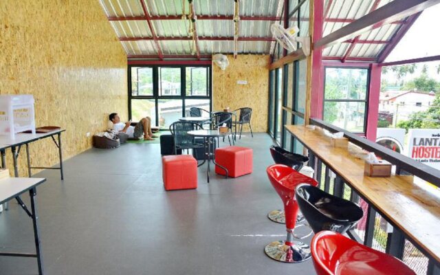 Lanta Hostel - Adults Only