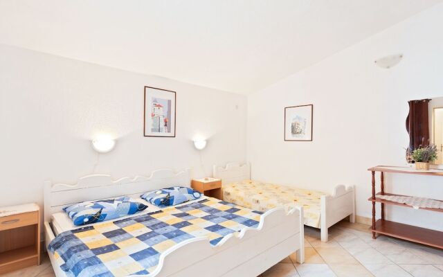 Comfortable Apartment With Large Covered Terrace