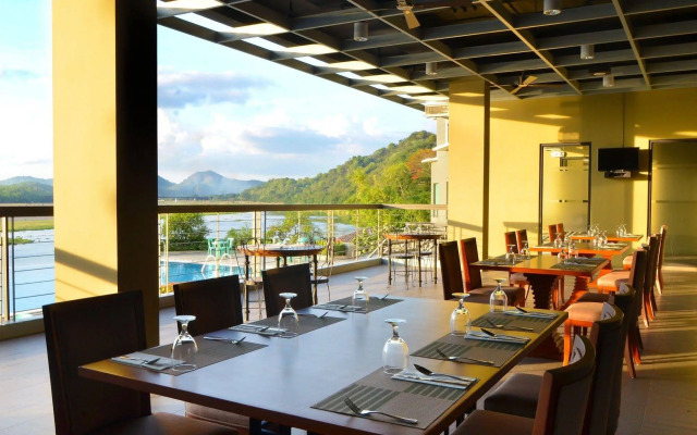Rivermount Hotel And Resort