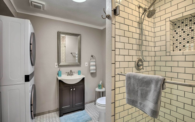 4 Mi to Dtwn: Dallas Gem w/ Furnished Patio
