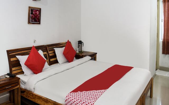 OYO 15995 Laavish Business Hotel