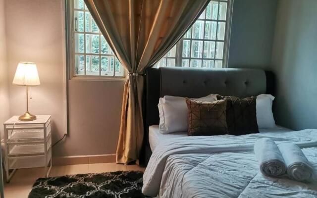 3R3B with Pool in Kota Bharu near Datu River