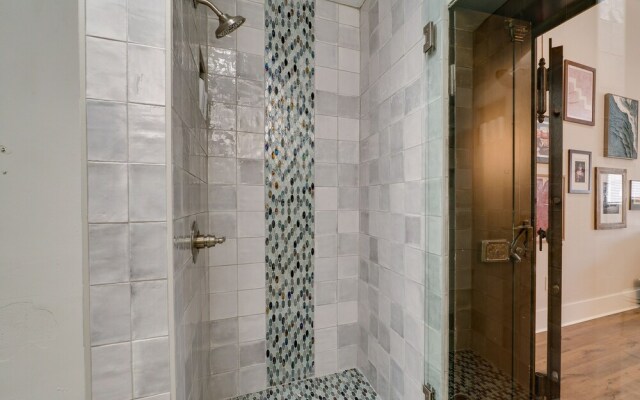 Upscale Texarkana Townhome, Walk to Downtown!