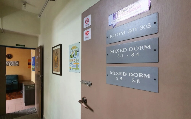 ZEN Rooms Check In Hotel 2