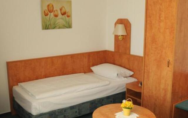 Alter Dorfkrug Am Kanal