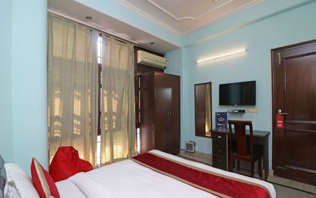 OYO 13235 The Golden Door