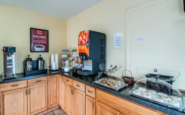 Econo Lodge East Staunton