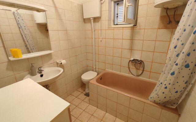 Naki - Terrace & Free Parking - A2