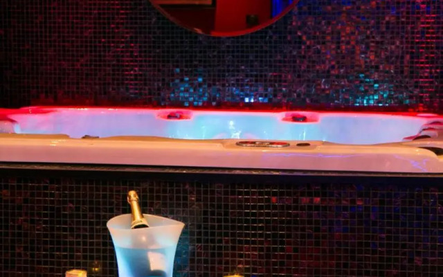 L'Insolite Spa Privatif ''Suite Luxueuse-Jacuzzi"