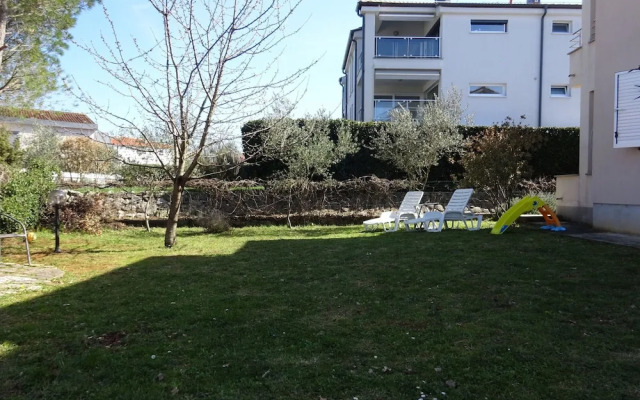 Large Apartment in Malinska near Sea