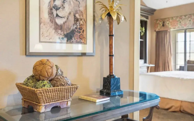 Glory Daze - Overlooking the Golf Course!