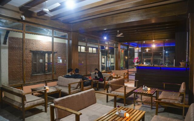 Sauraha Holiday Home
