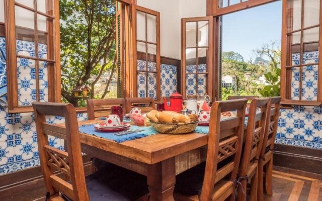 Casa Vermelha Hostel