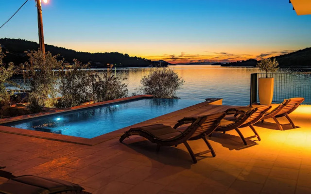 Sea front Villa Draga - infinity pool