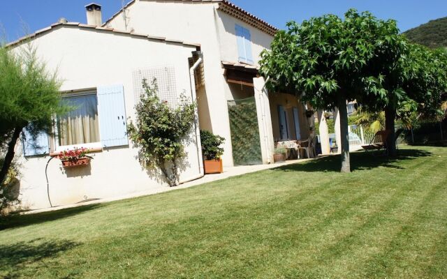 Charming Holiday Home in Oraison With Private Pool