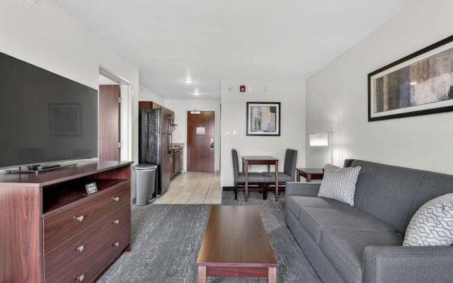 Cobblestone Hotel & Suites - Eaton