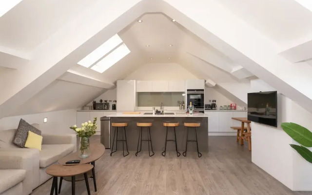 Larkrise, The Penthouse