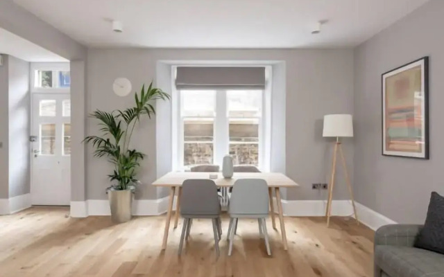 JOIVY Luxury Georgian City Centre Apartment (Sleeps 6)