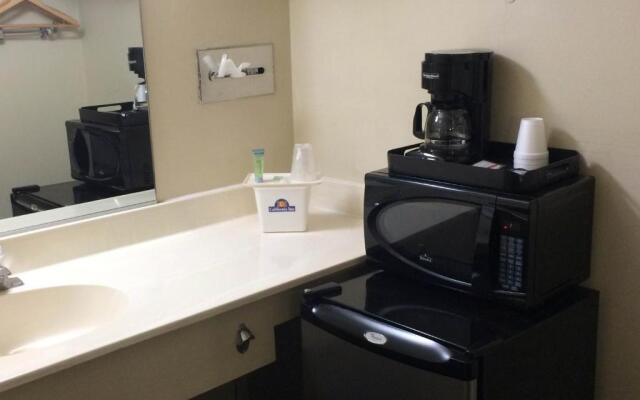 California Inn & Suites Adelanto US 395