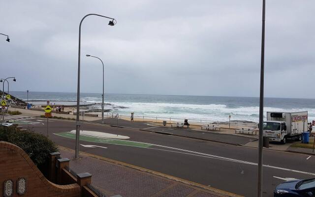 Newcastle Short Stay Apartments - Sandbar Newcastle Beach