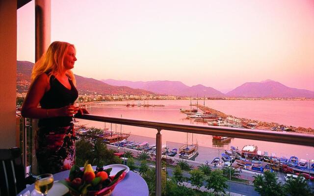 Numa Port Hotel
