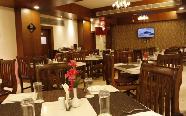 OYO Premium Old Station Road Bhubaneswar 4